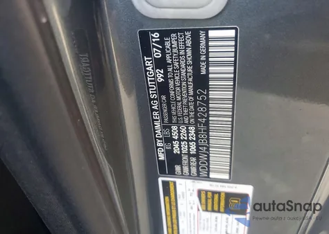 2017 Mercedes-Benz C 300 z USA, uszkodzony, nr VIN WDDWJ4JB8HF428752